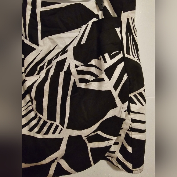 Dynamite Mini Wrapped Printed Linen Skirt BNWT - Picture 4 of 7